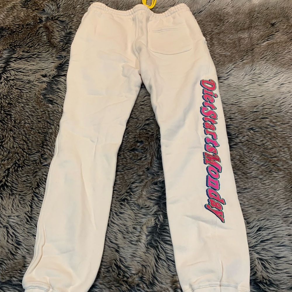 Diet Starts Monday Spellout Sweatpants Cream M